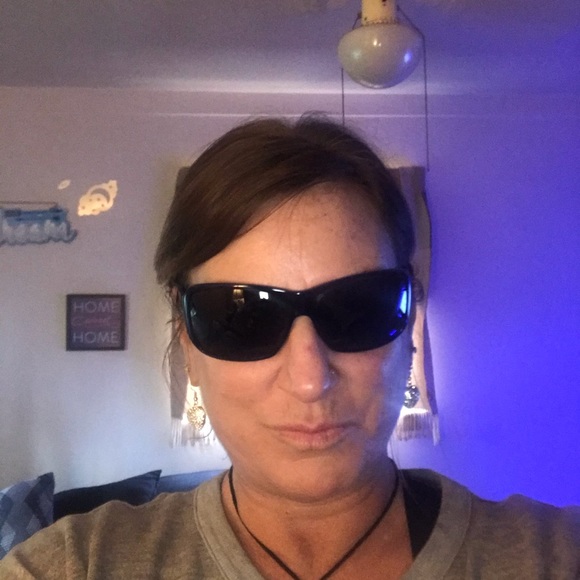 Brand new sunglasses - Picture 2 of 7